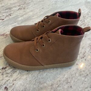 Boys Brown Boots.  EUC.  Size 12.